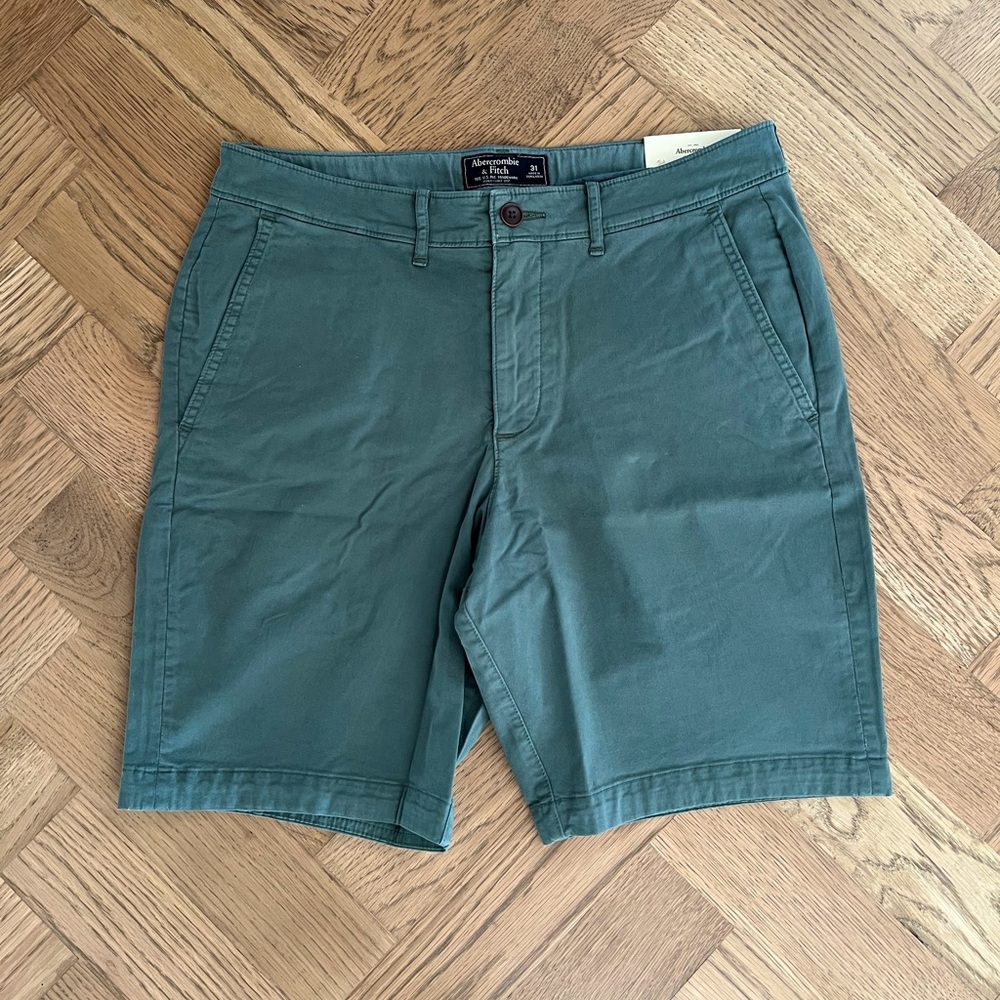 A&F Classic Fit Flat-Front Short | 31